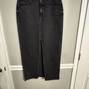 Express Black maxi skirt with Classic Design